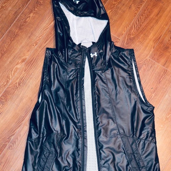 Under Armour Black Vest - Picture 4 of 7